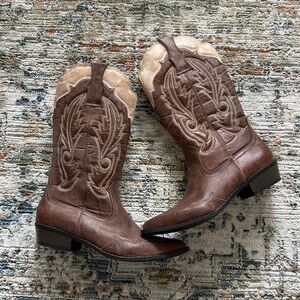 Coconuts by Matisse brown and tan western boot